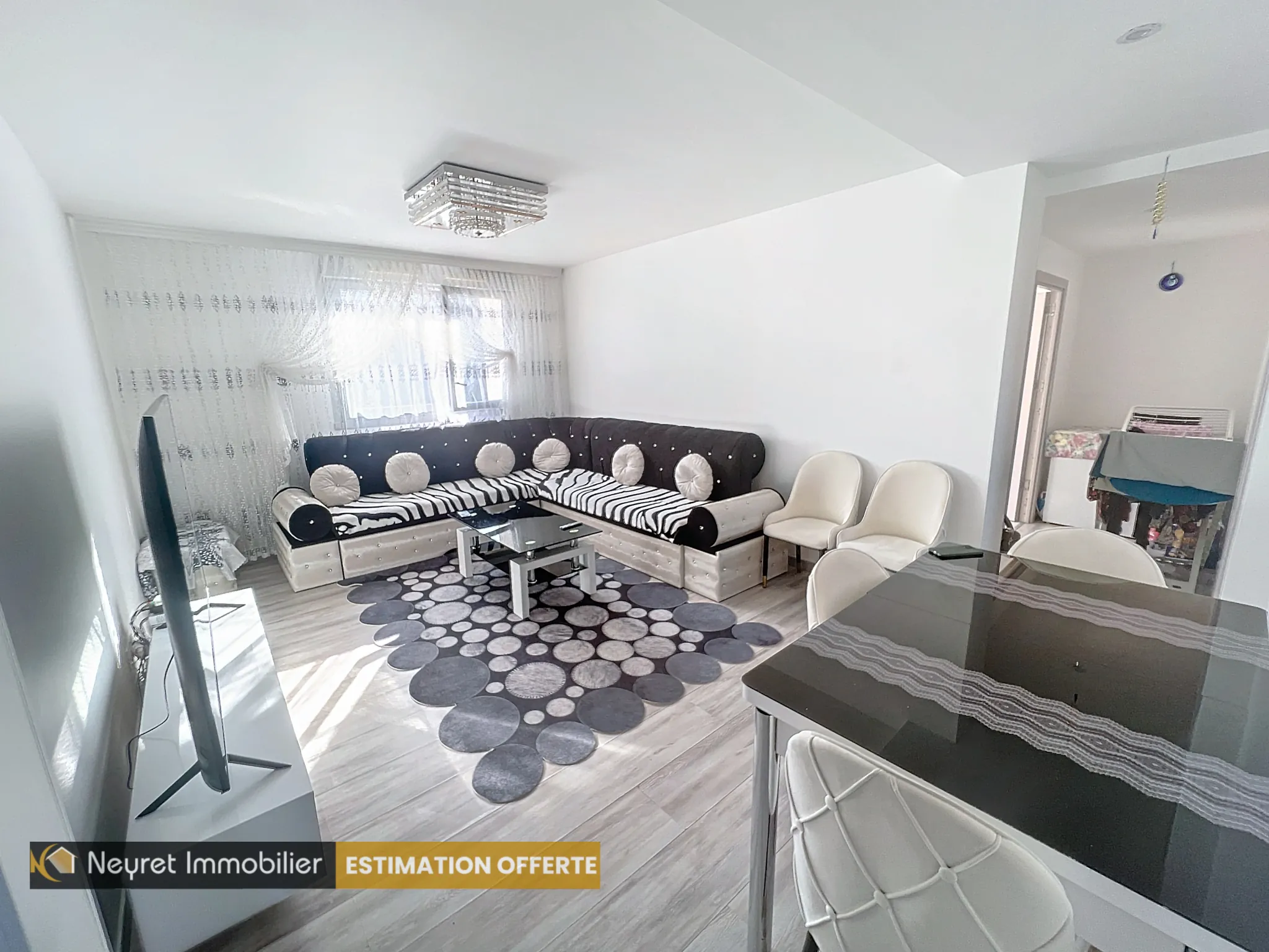 Appartement F4 rénové de 67 m² à Saint-Chamond avec parking intérieur