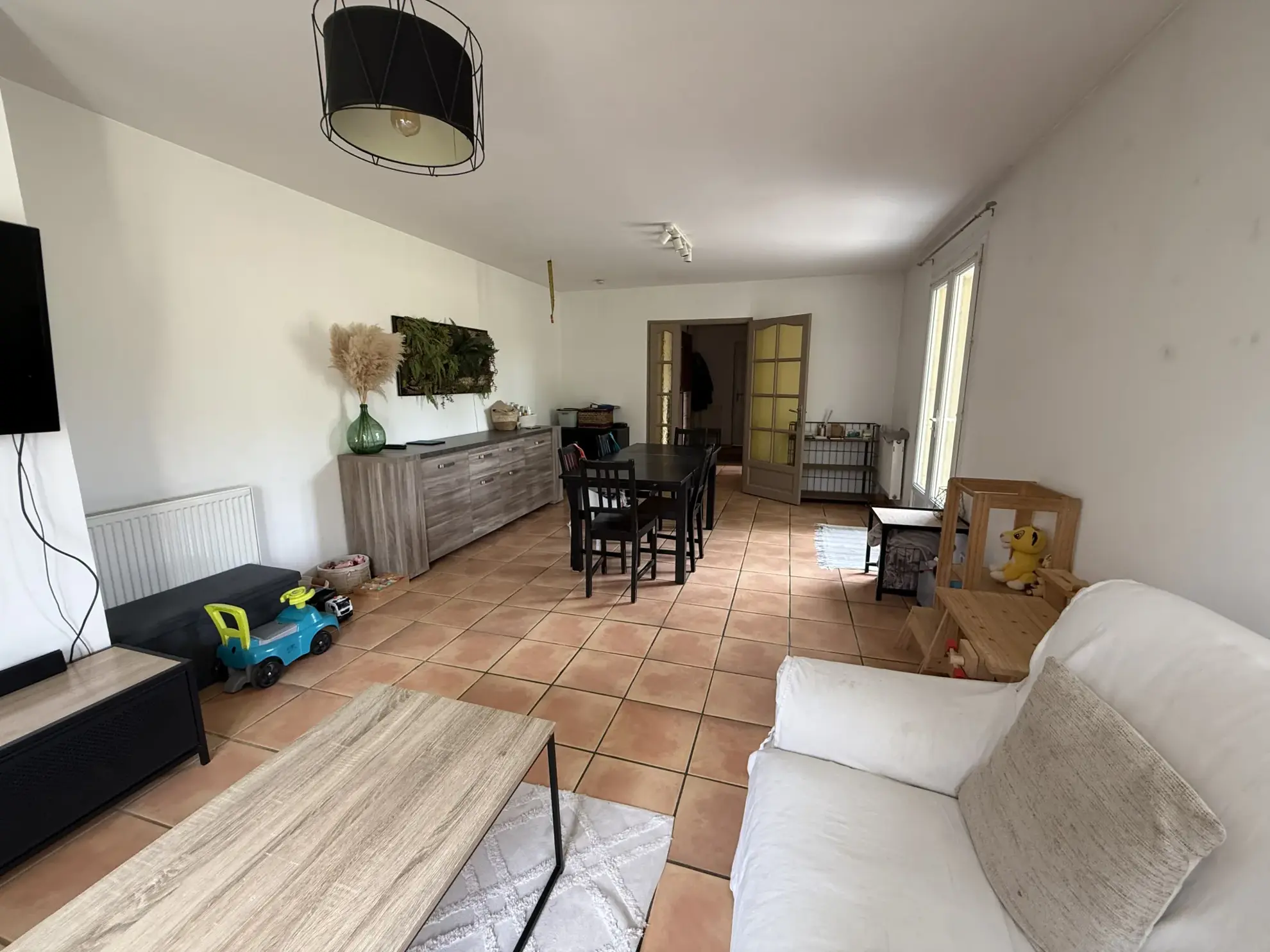 Maison de 85 m² avec jardin et garage à Saint-Priest-Bramefant 