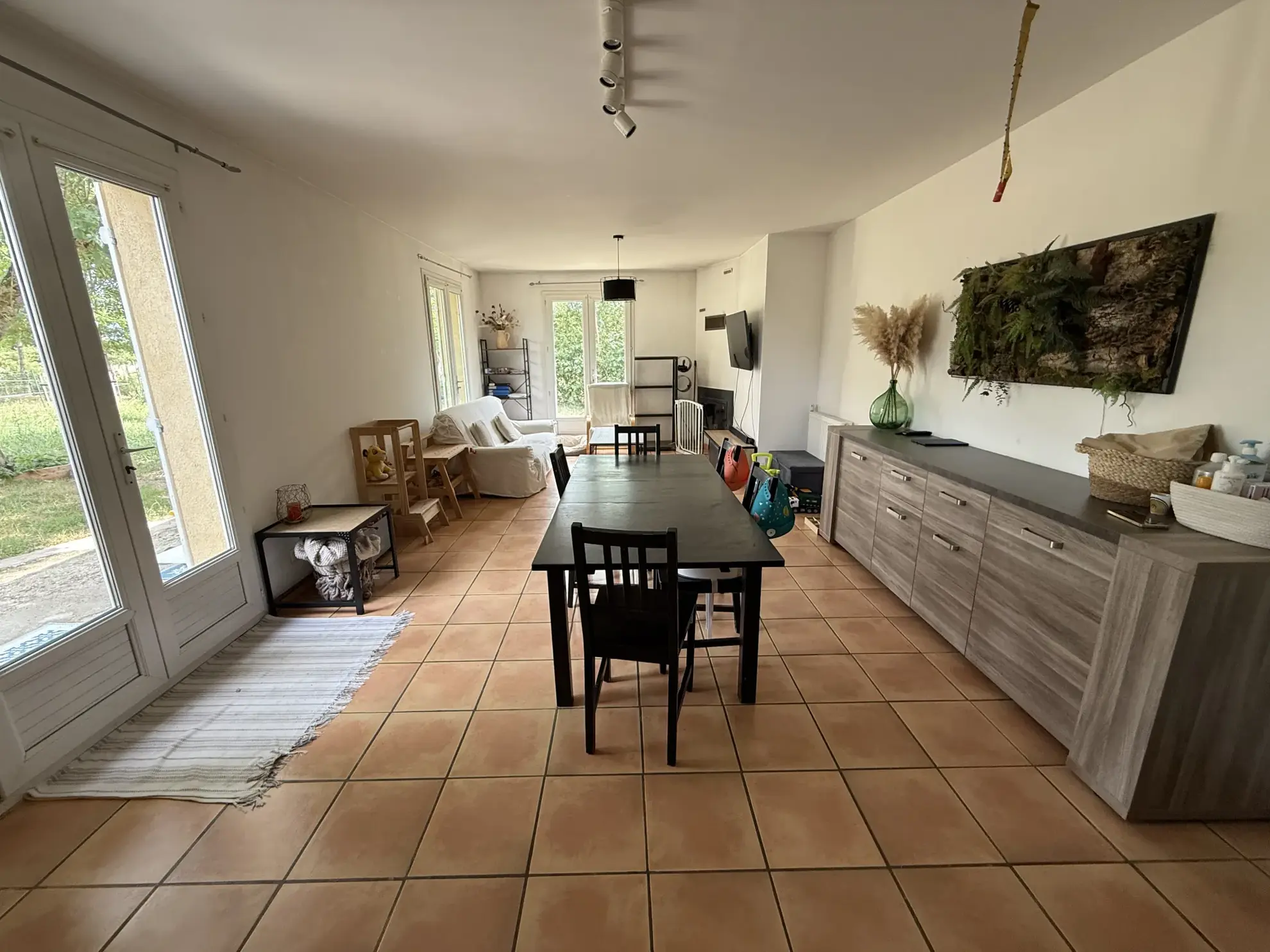 Maison de 85 m² avec jardin et garage à Saint-Priest-Bramefant 