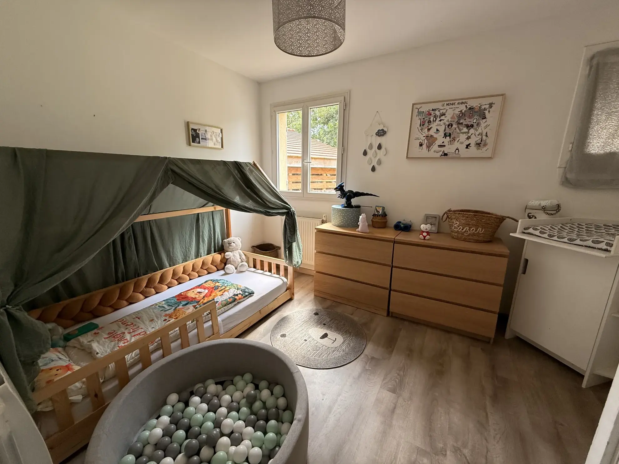 Maison de 85 m² avec jardin et garage à Saint-Priest-Bramefant 