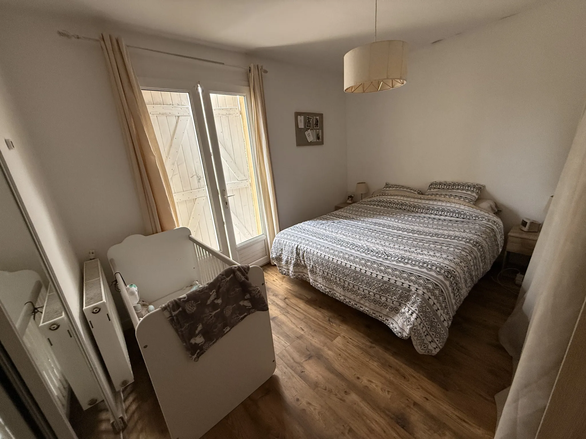 Maison de 85 m² avec jardin et garage à Saint-Priest-Bramefant 