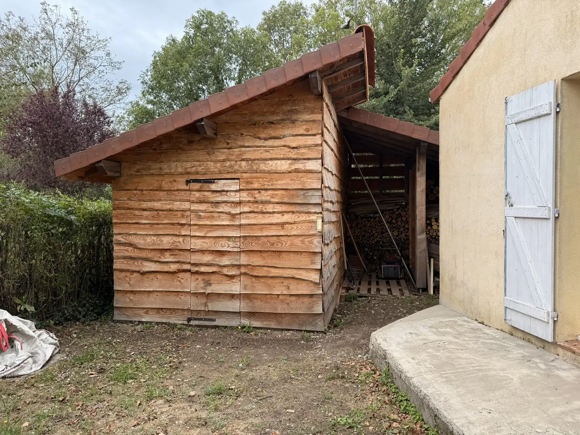 Maison de 85 m² avec jardin et garage à Saint-Priest-Bramefant 