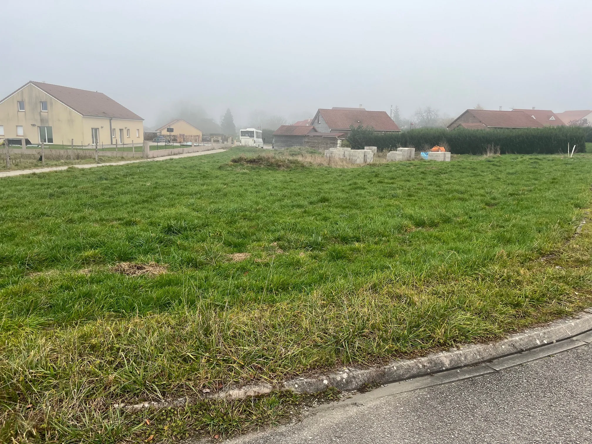Terrain à bâtir viabilisé de 1514 m² à Dombrot le Sec en lotissement