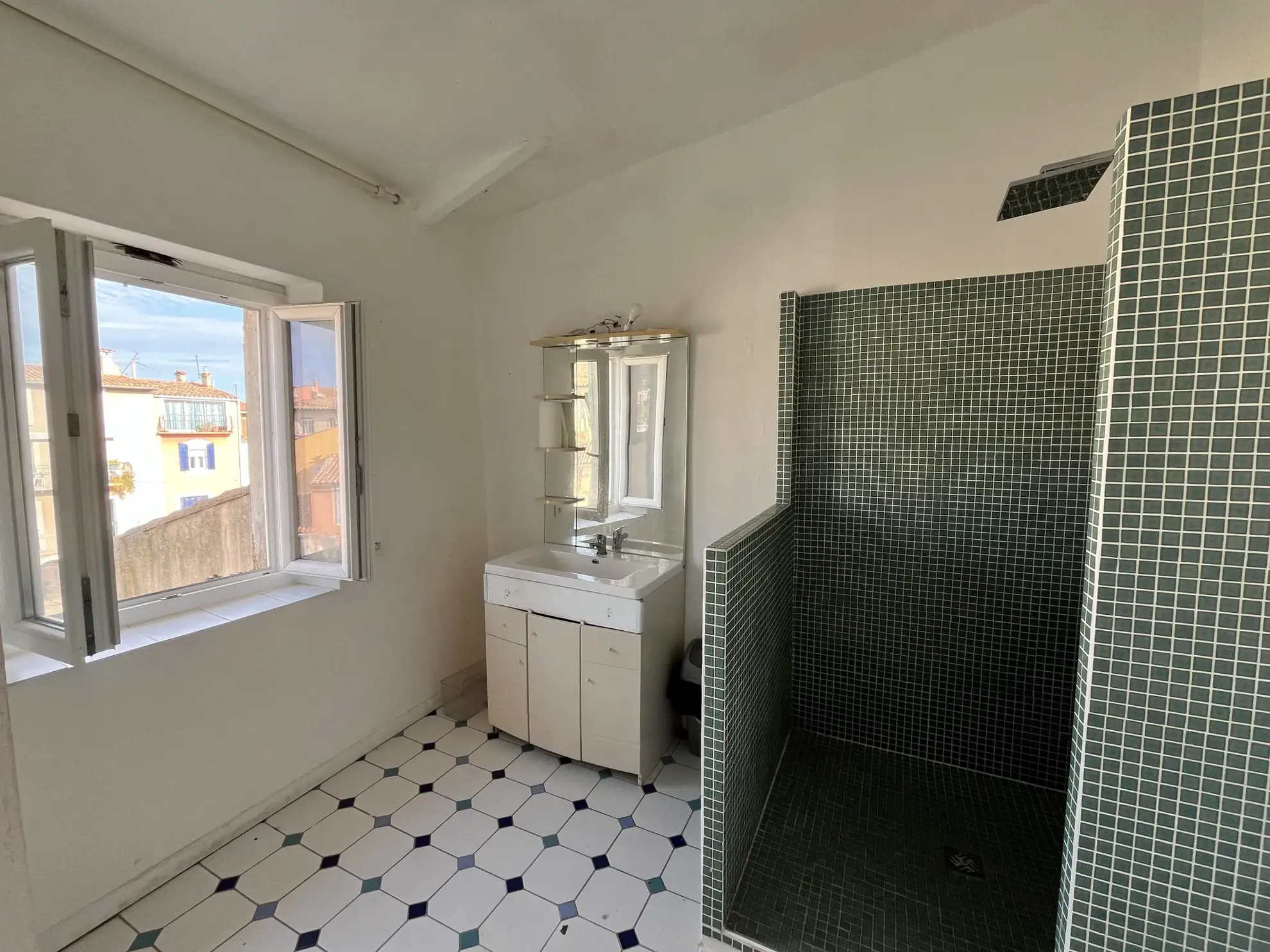 Appartement 60 m² au cœur de Martigues, dernière étage, proche port et commodités 