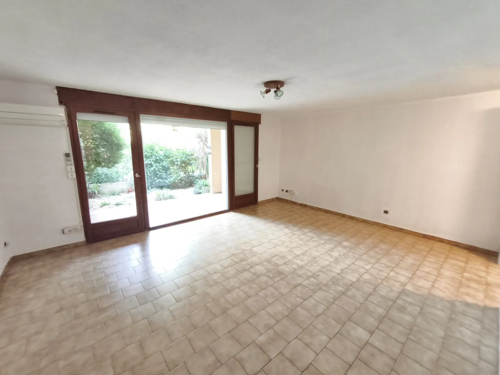 Appartement T3 avec terrasse, jardin et parking à La Seyne-sur-Mer près du fort Napoléon 