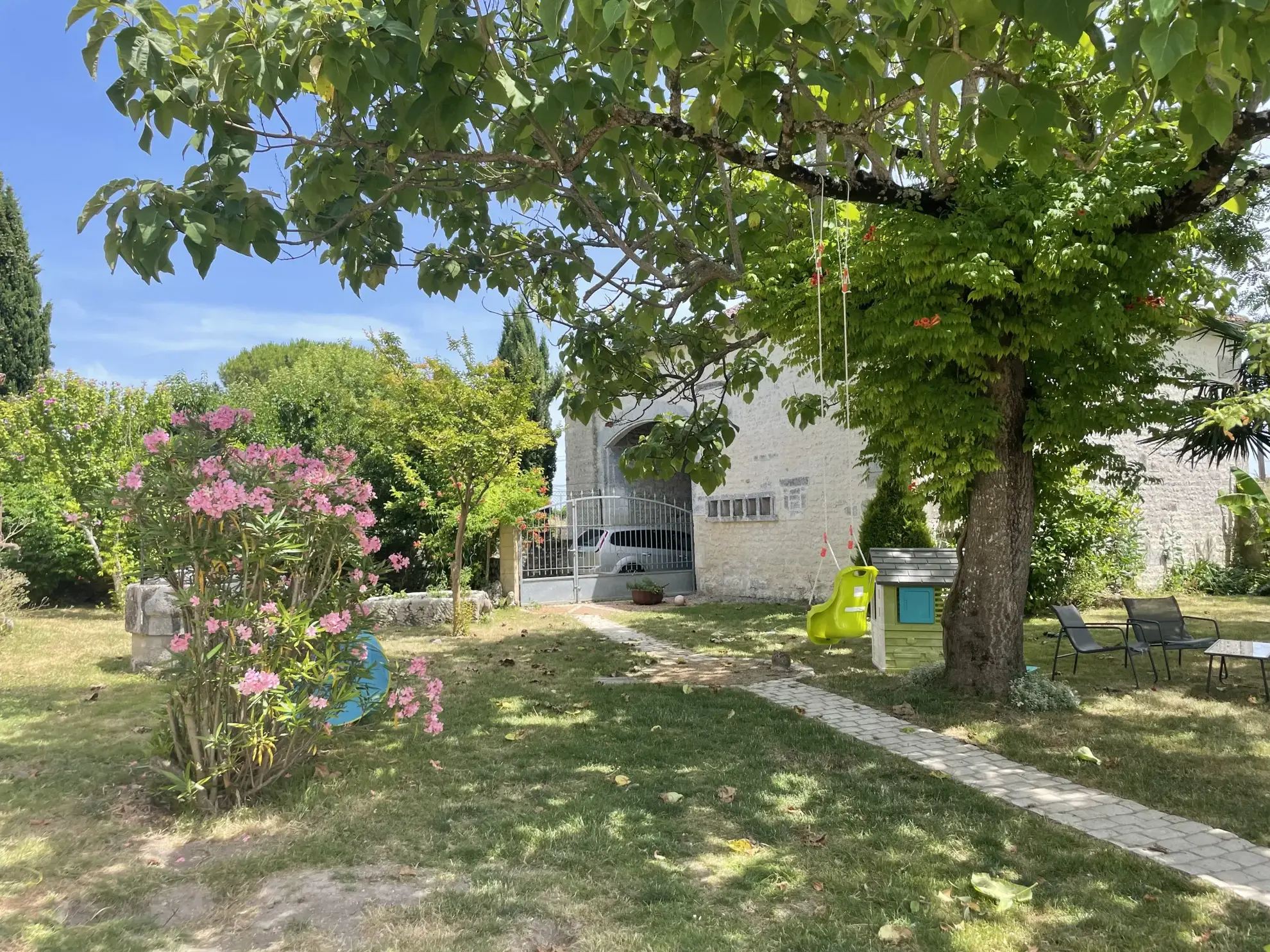 Charmante maison charentaise à Merpins avec jardin et garage - 143 m² 