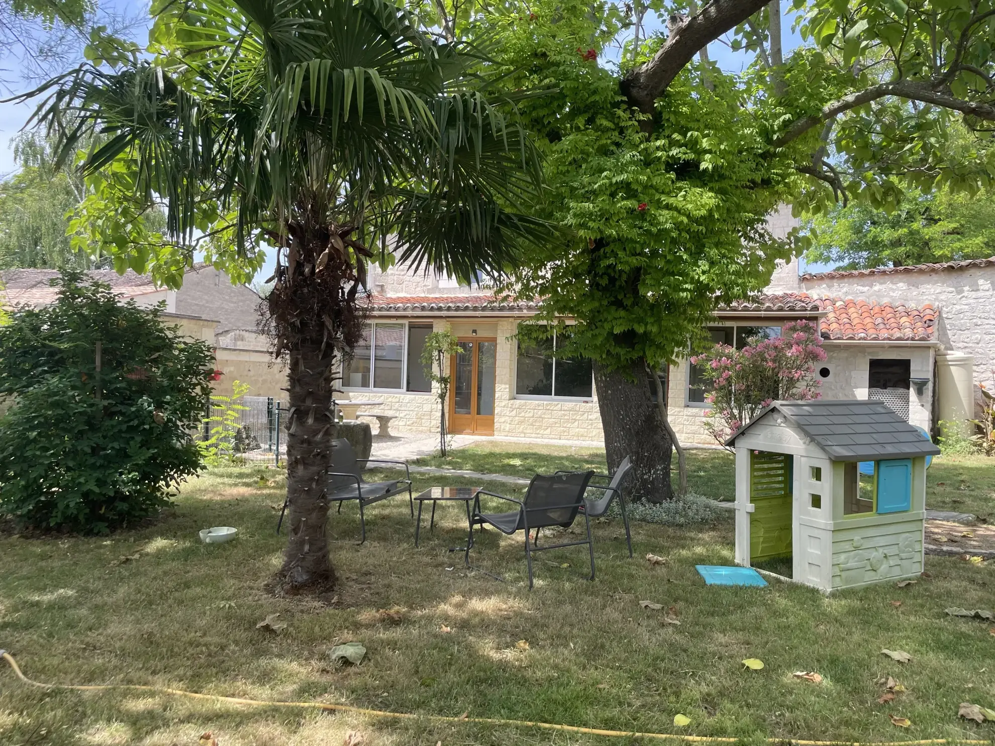 Charmante maison charentaise à Merpins avec jardin et garage - 143 m² 