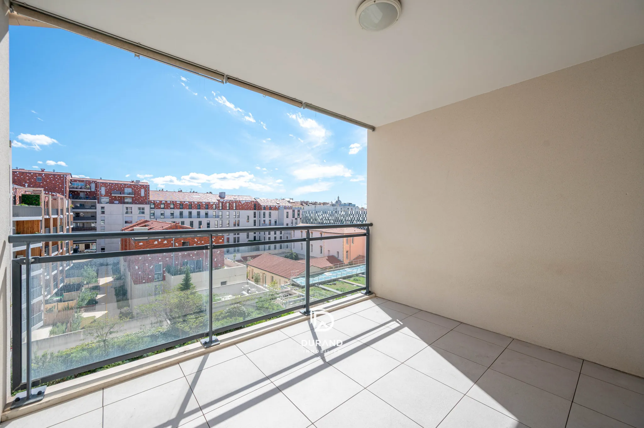Appartement T3 avec terrasse à Marseille La Joliette, récent et sécurisé
