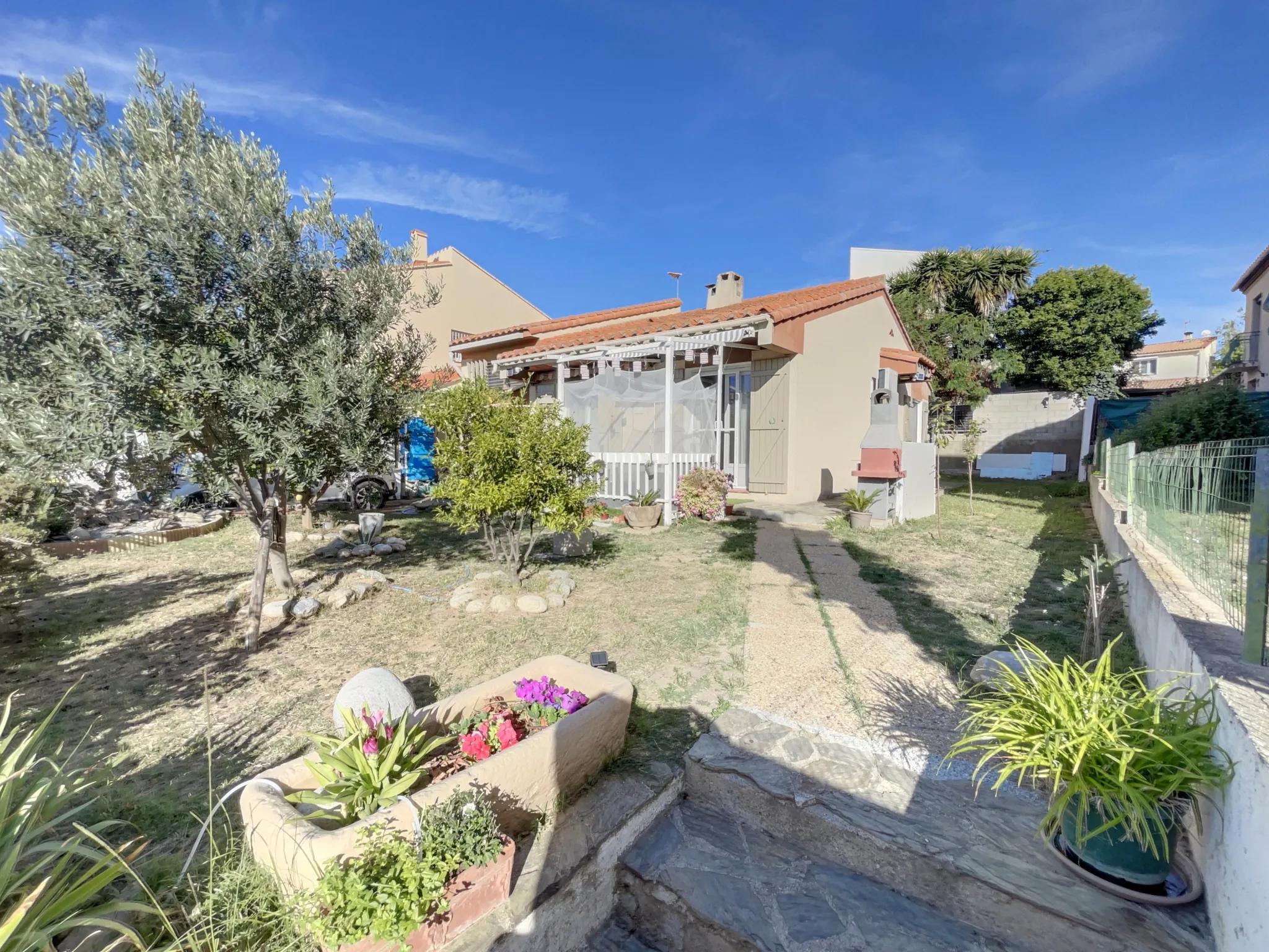 À vendre villa 3 faces lumineuse avec jardin au Soler