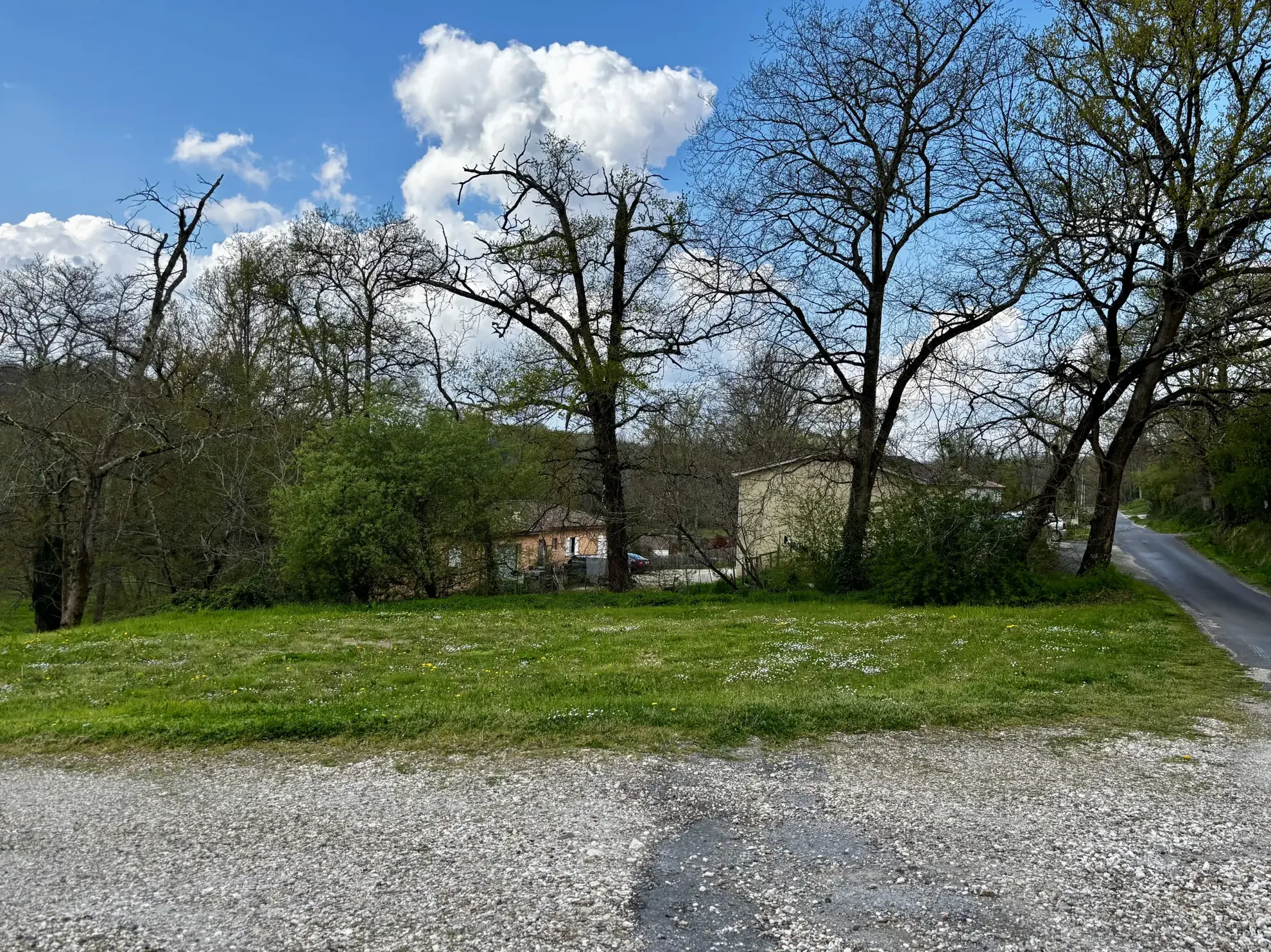 Terrain constructible de 1156 m² aux Artigues de Lussac, proche Libourne