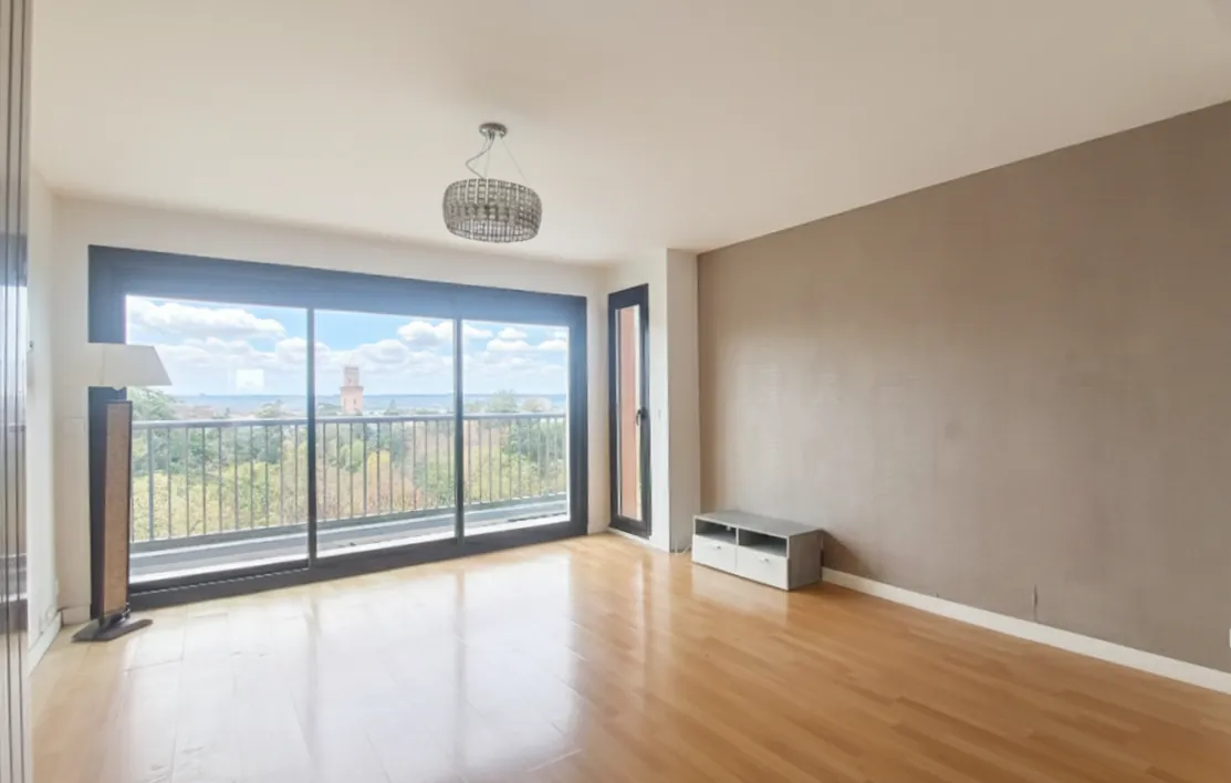 Appartement T3 de 65 m² avec terrasse et vue sur le jardin Massey à Tarbes 
