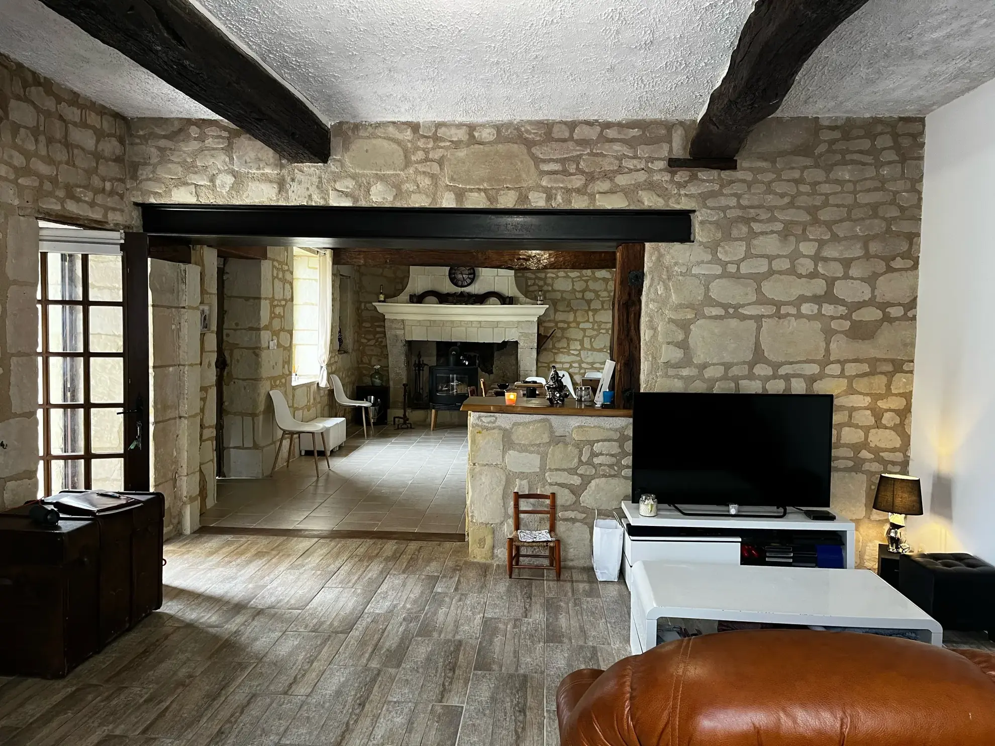 Maison de campagne rénovée avec grand jardin et dépendances à Ranton