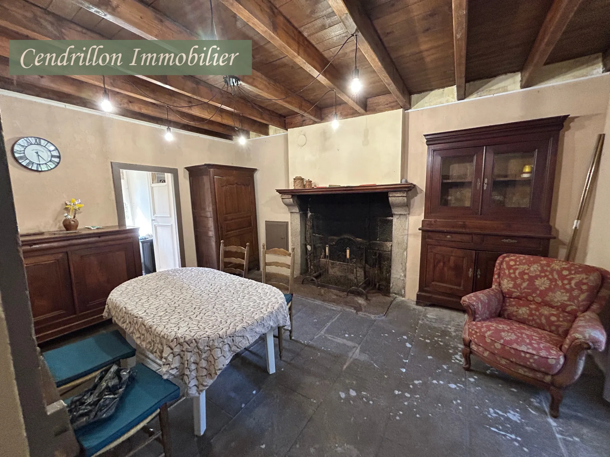 Maison en pierre de 110 m² avec 5 chambres, grange et dépendances à Chatelus le Marcheix 