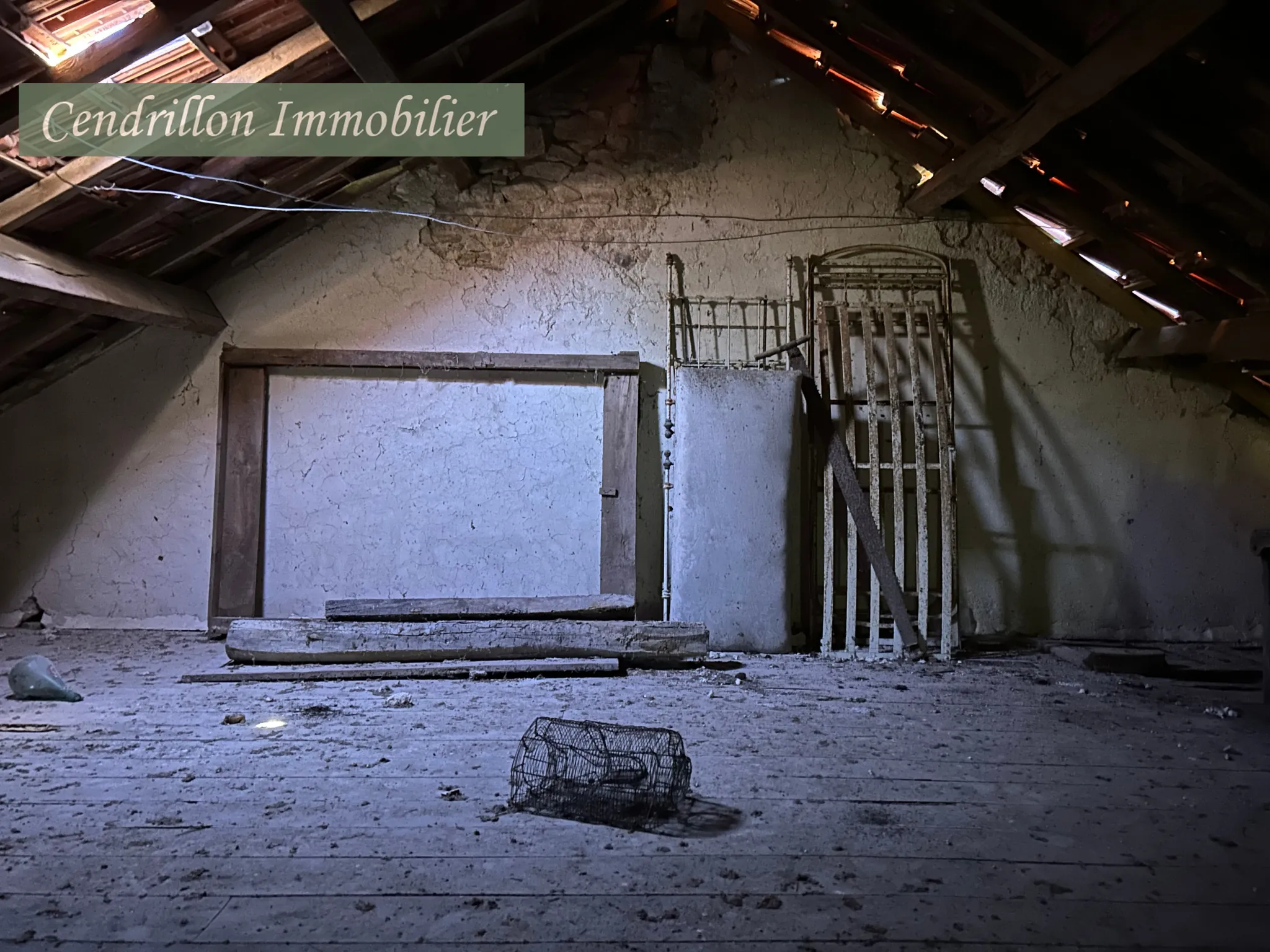 Maison en pierre de 110 m² avec 5 chambres, grange et dépendances à Chatelus le Marcheix 