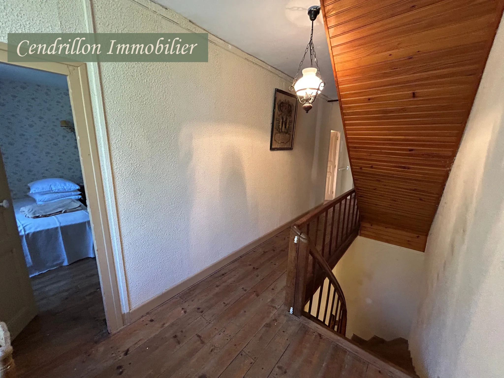 Maison en pierre de 110 m² avec 5 chambres, grange et dépendances à Chatelus le Marcheix 