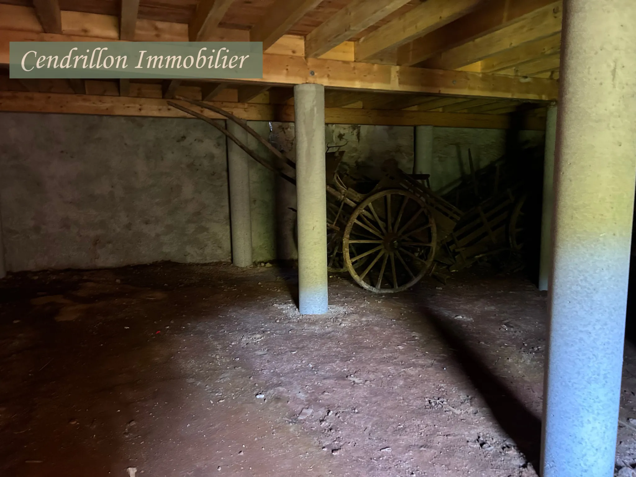 Maison en pierre de 110 m² avec 5 chambres, grange et dépendances à Chatelus le Marcheix 