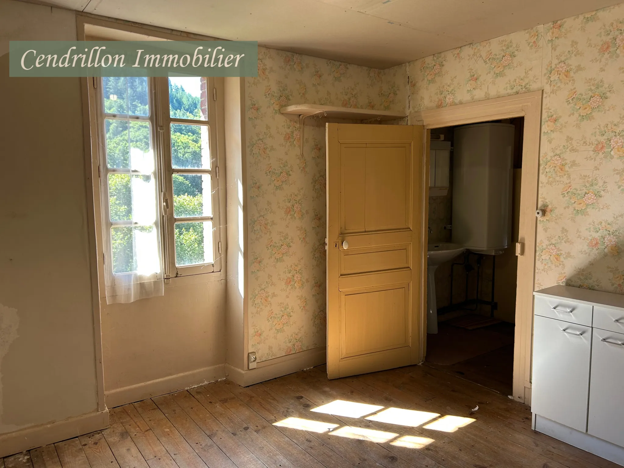 Maison en pierre de 110 m² avec 5 chambres, grange et dépendances à Chatelus le Marcheix 