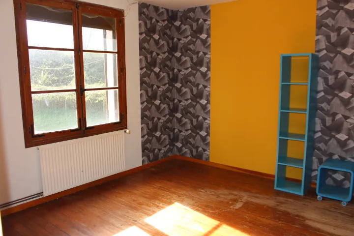 Maison à vendre avec garage, sous-sol et jardin à Le Quesne 