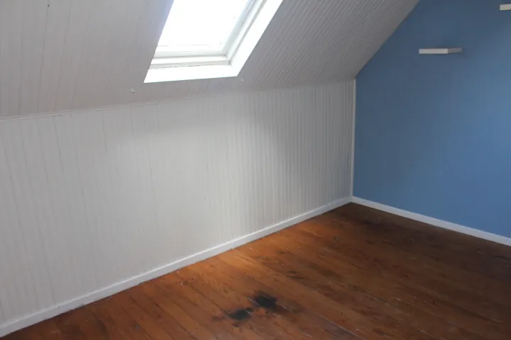 Maison à vendre avec garage, sous-sol et jardin à Le Quesne 