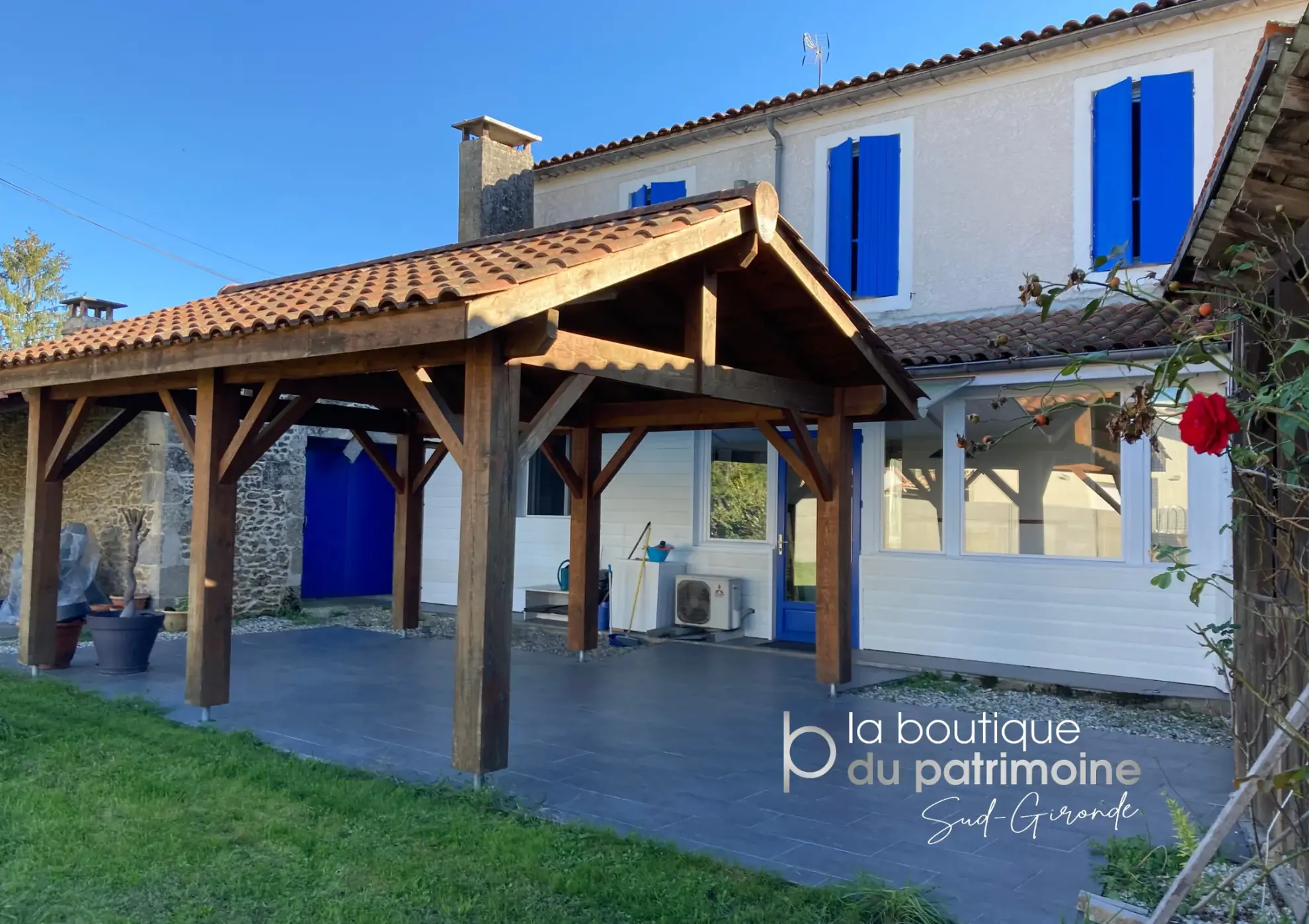 Maison en pierre de 165 m² avec dépendance, piscine et jardin à Sore