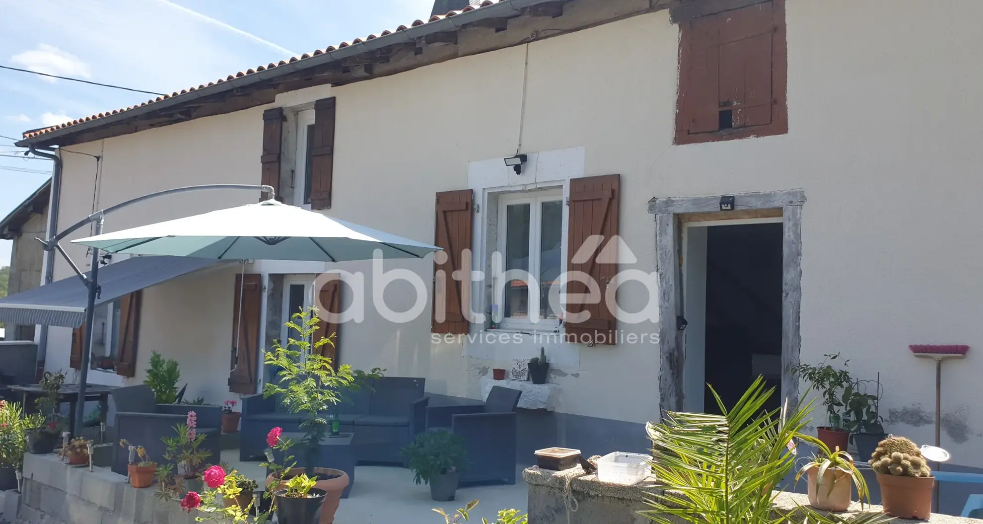 Maison rénovée de 123 m² avec jardin et grange à Genouillac proche Roumazières