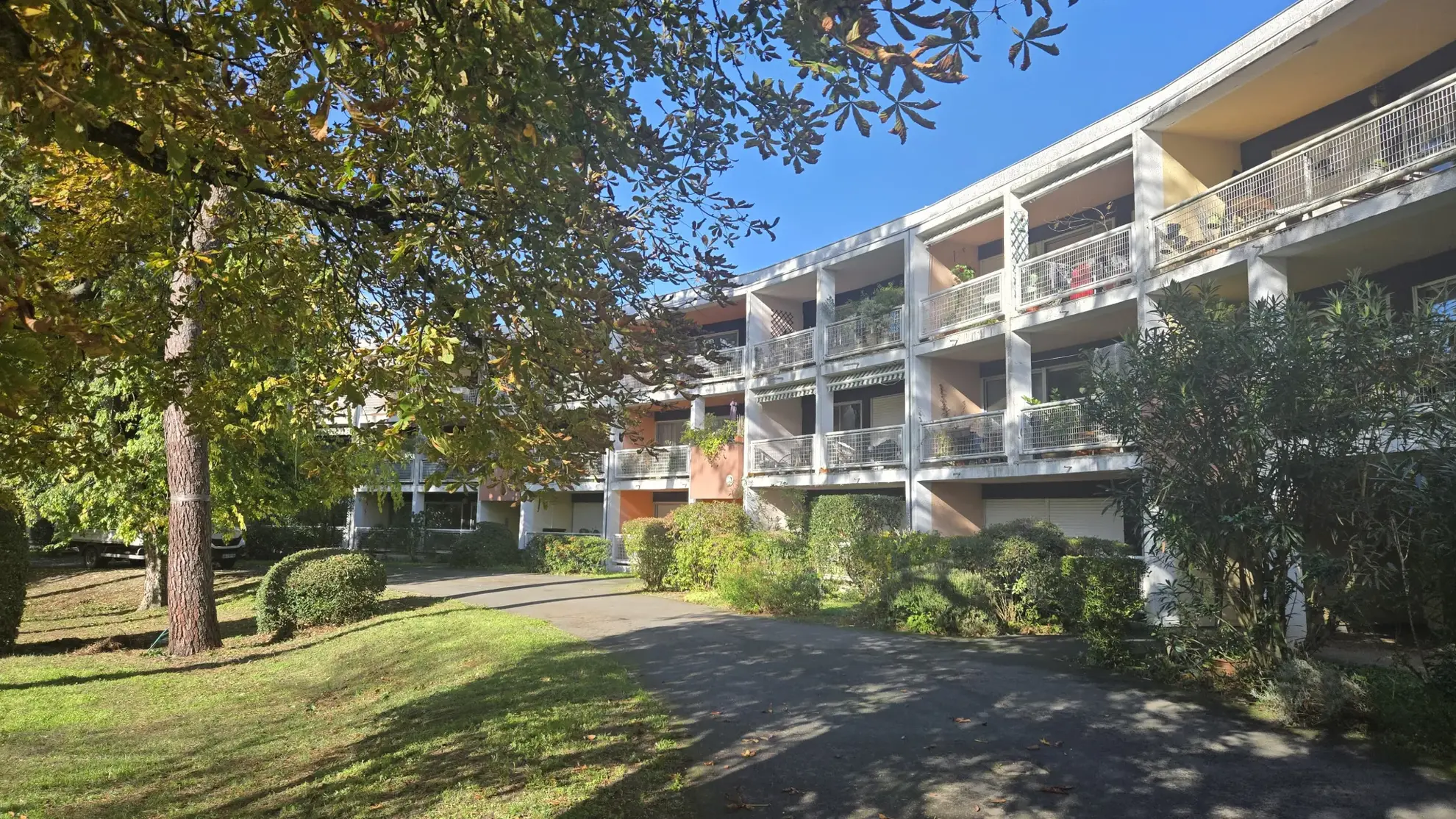 Appartement 34m² avec parking et cave dans résidence arborée au Bouscat