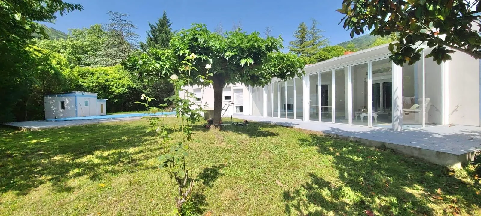 Belle villa de plain-pied avec piscine et vue à Puilaurens 