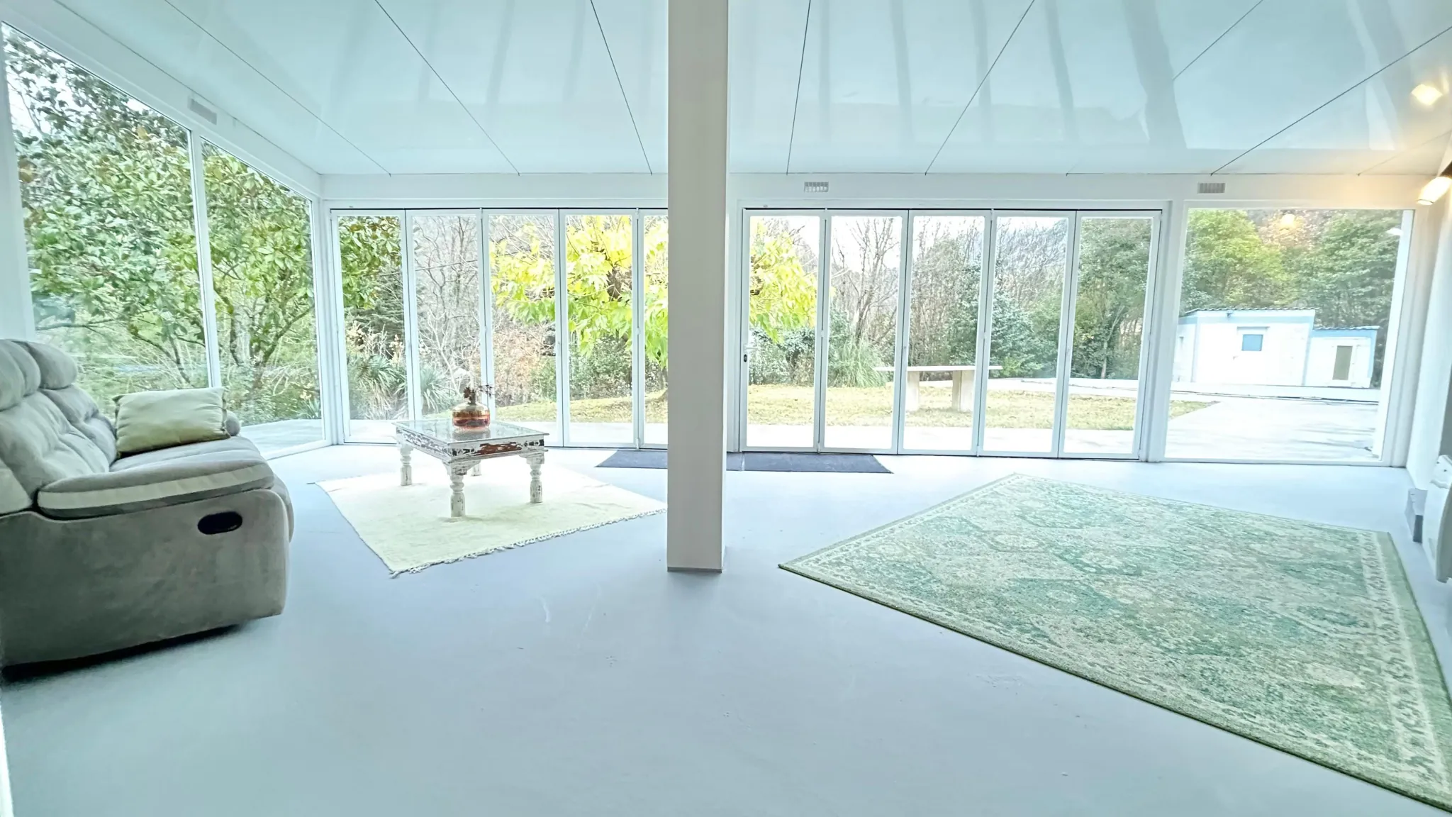 Belle villa de plain-pied avec piscine et vue à Puilaurens 