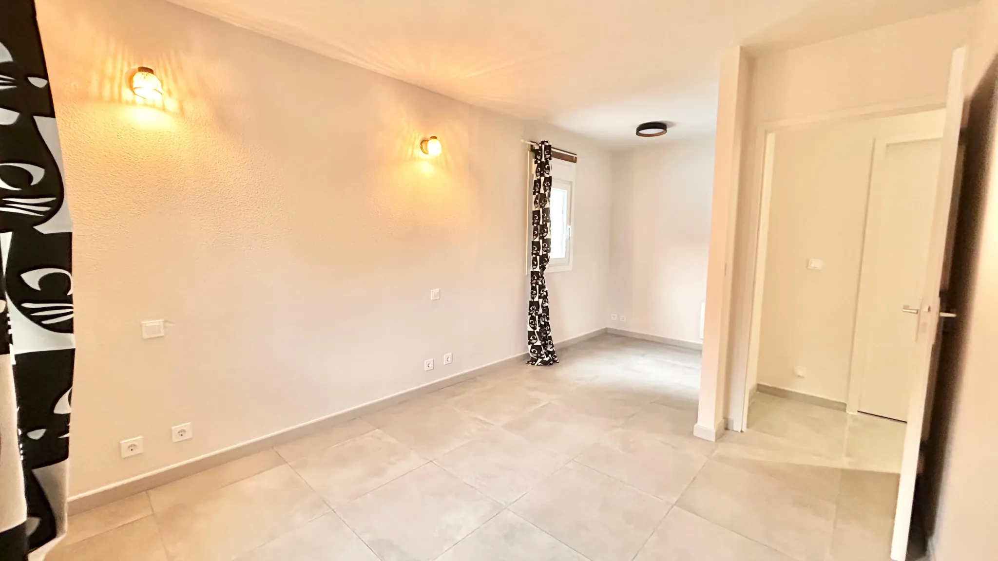 Belle villa de plain-pied avec piscine et vue à Puilaurens 