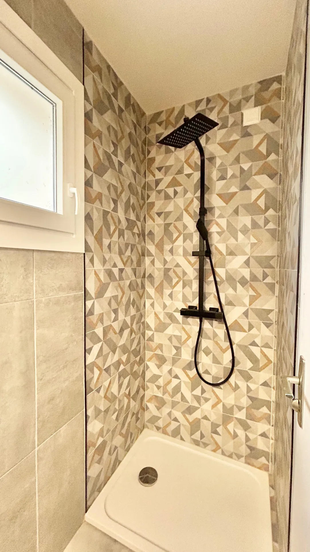 Belle villa de plain-pied avec piscine et vue à Puilaurens 