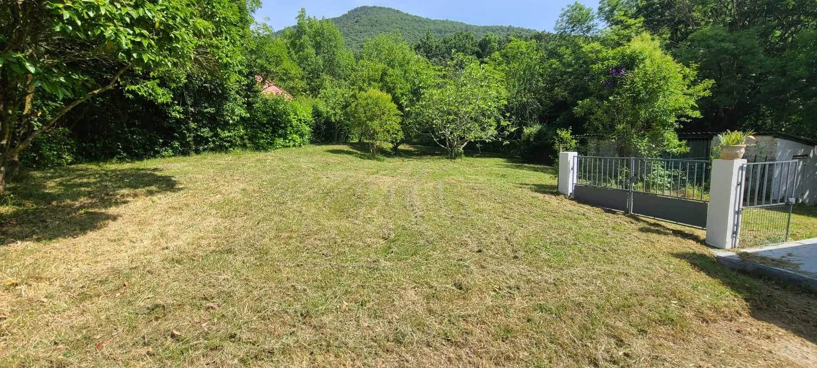Belle villa de plain-pied avec piscine et vue à Puilaurens 