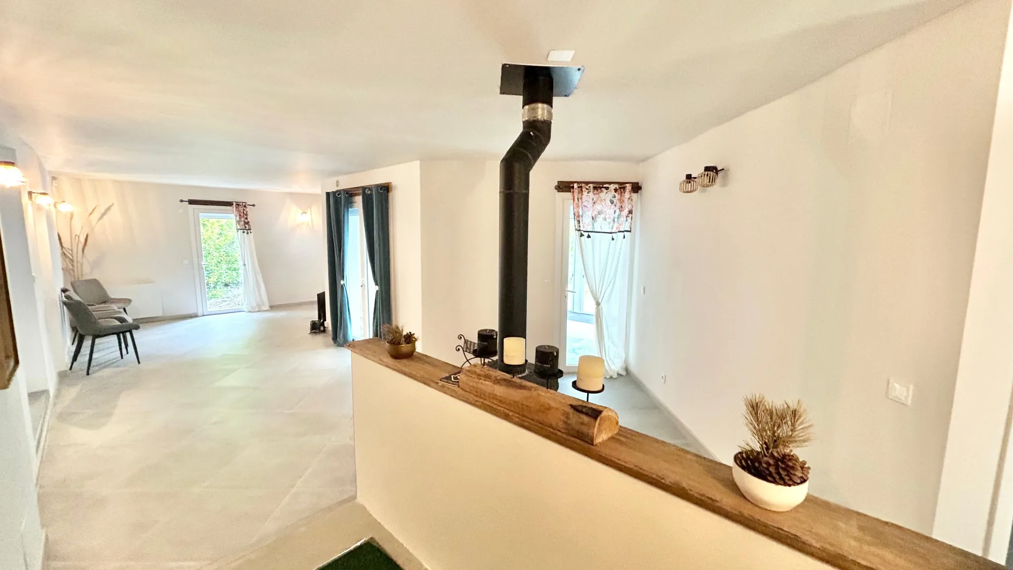 Belle villa de plain-pied avec piscine et vue à Puilaurens 