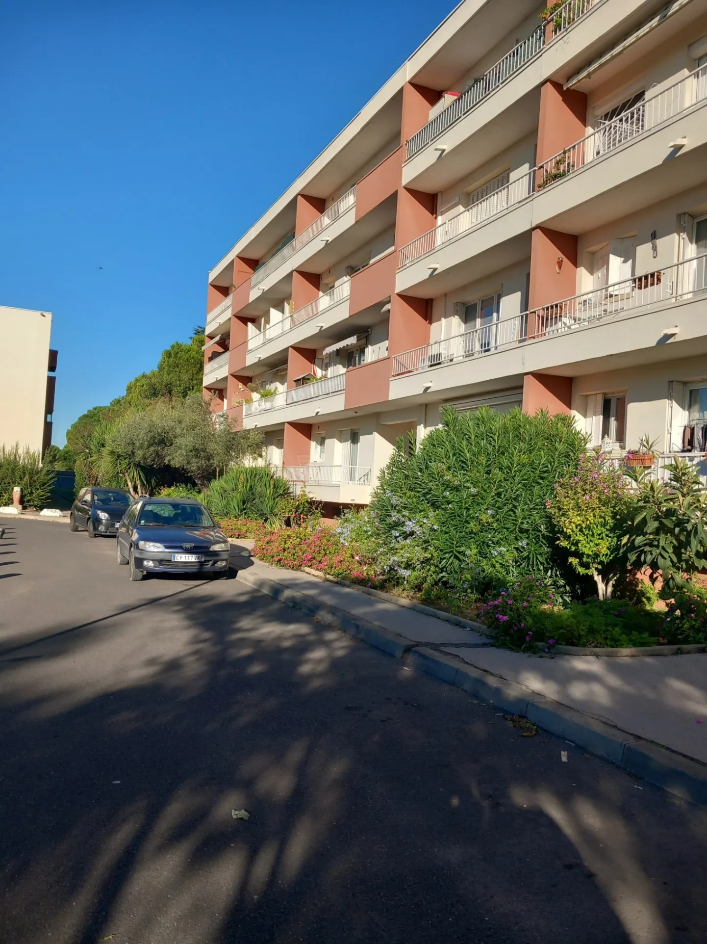 Appartement T3 rénové avec balcon, cave et garage à Lunel
