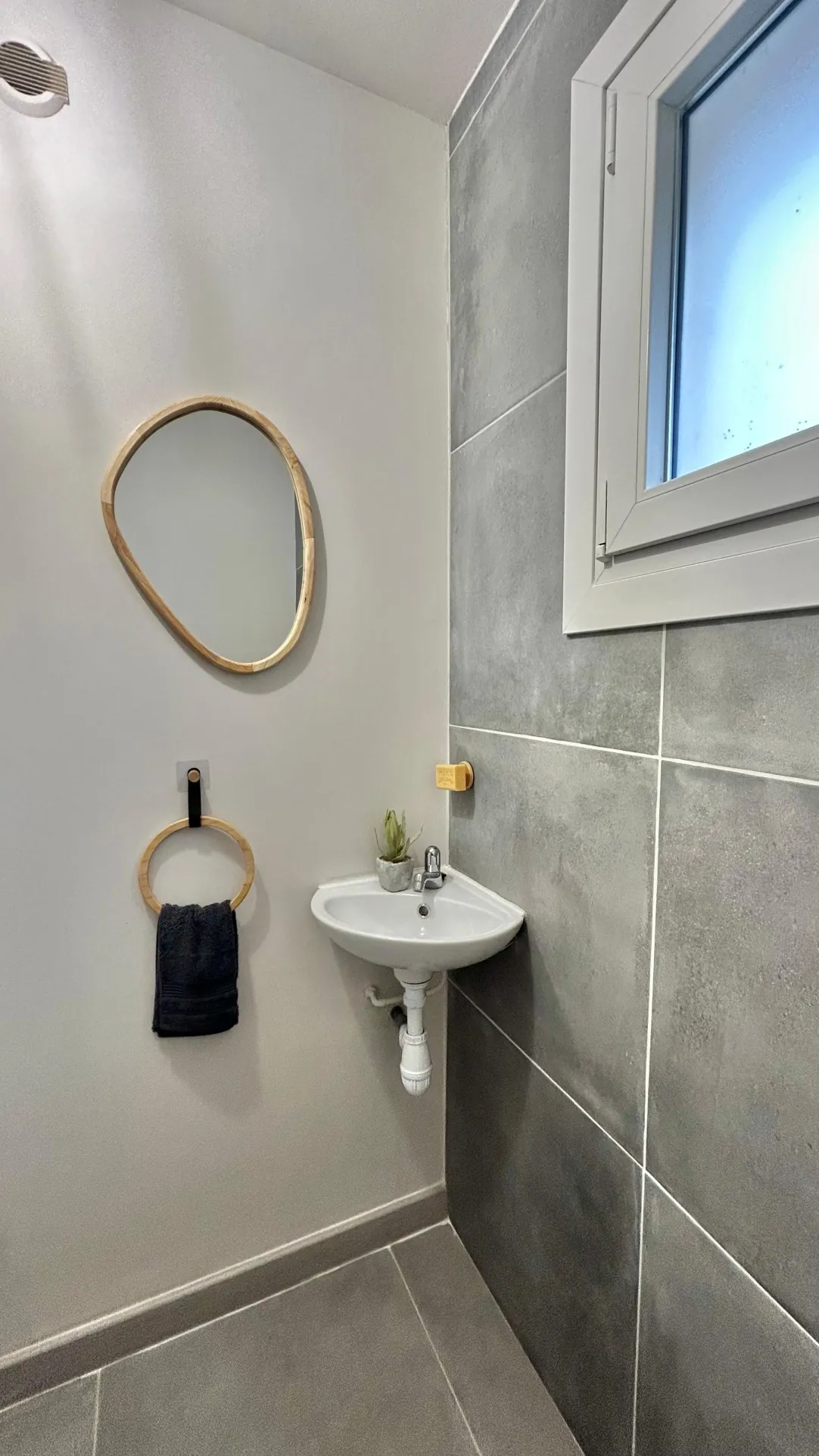 Belle villa de plain-pied avec piscine et vue à Puilaurens 