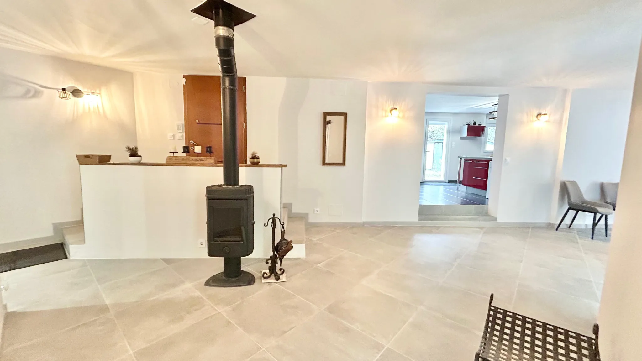 Belle villa de plain-pied avec piscine et vue à Puilaurens 