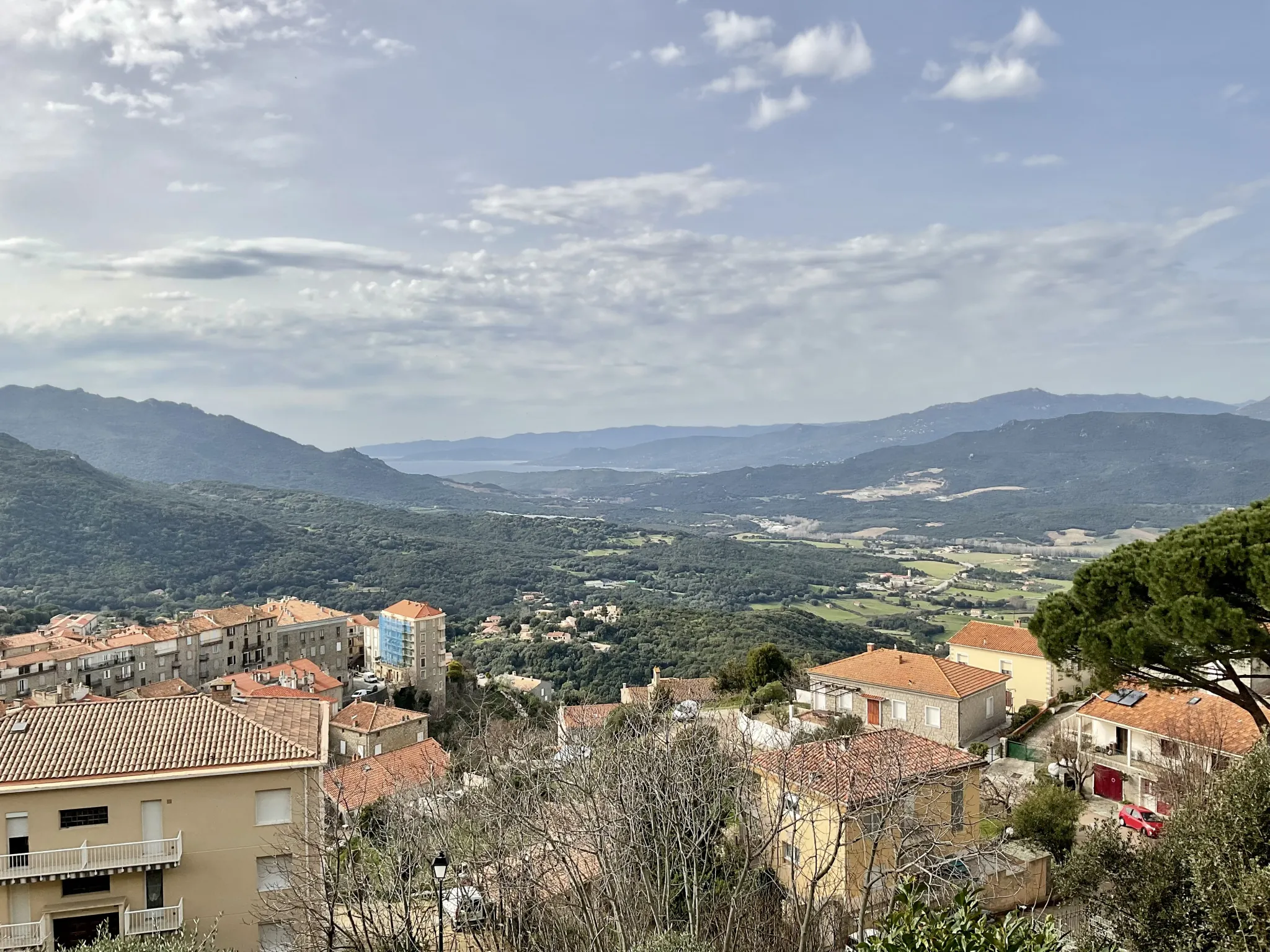 Studio à vendre à Sartène – Vue panoramique et parking privé dans résidence calme