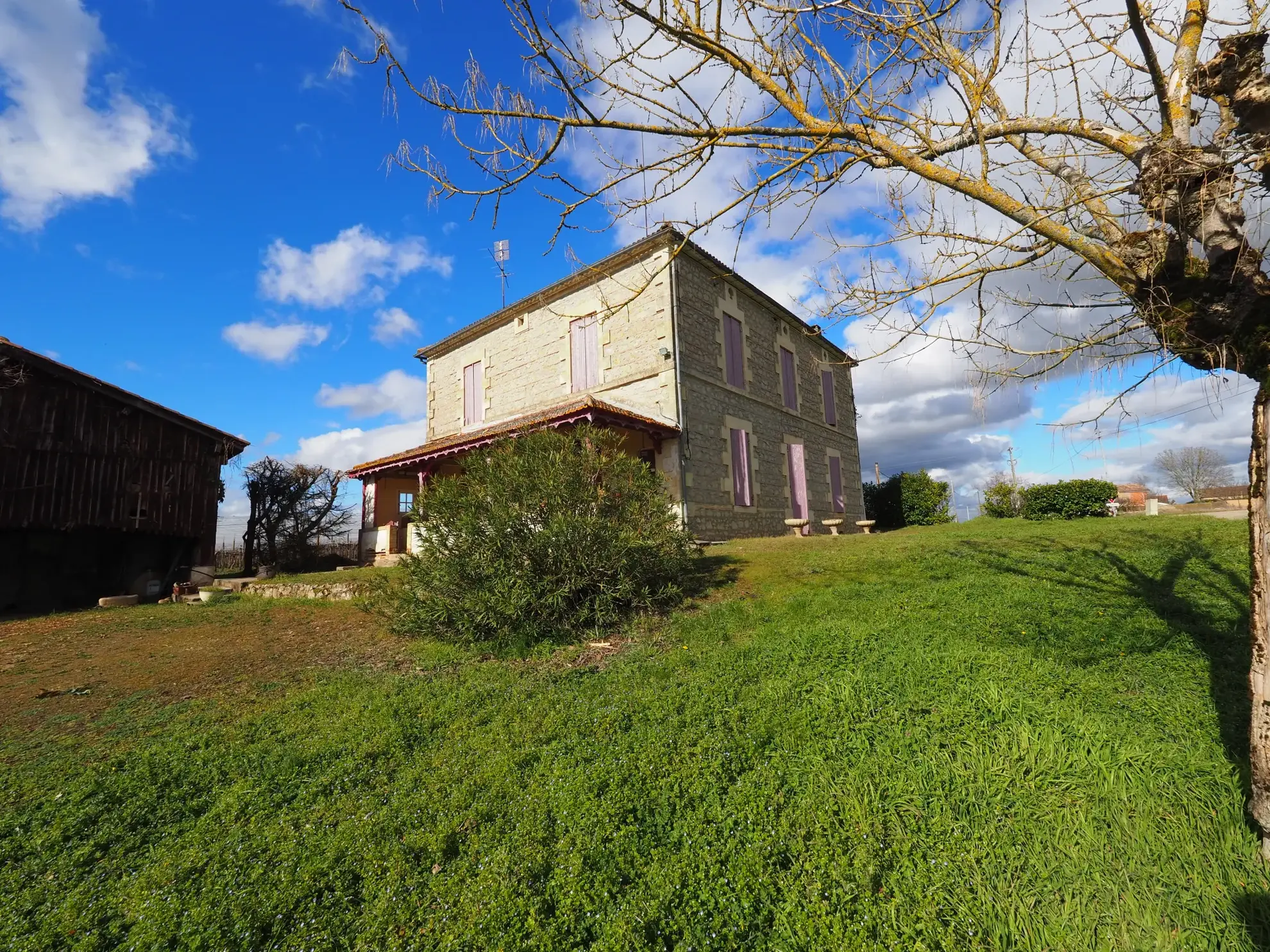 Charmante maison en pierre à vendre entre Marmande et Tonneins avec terrain et grange aménageable