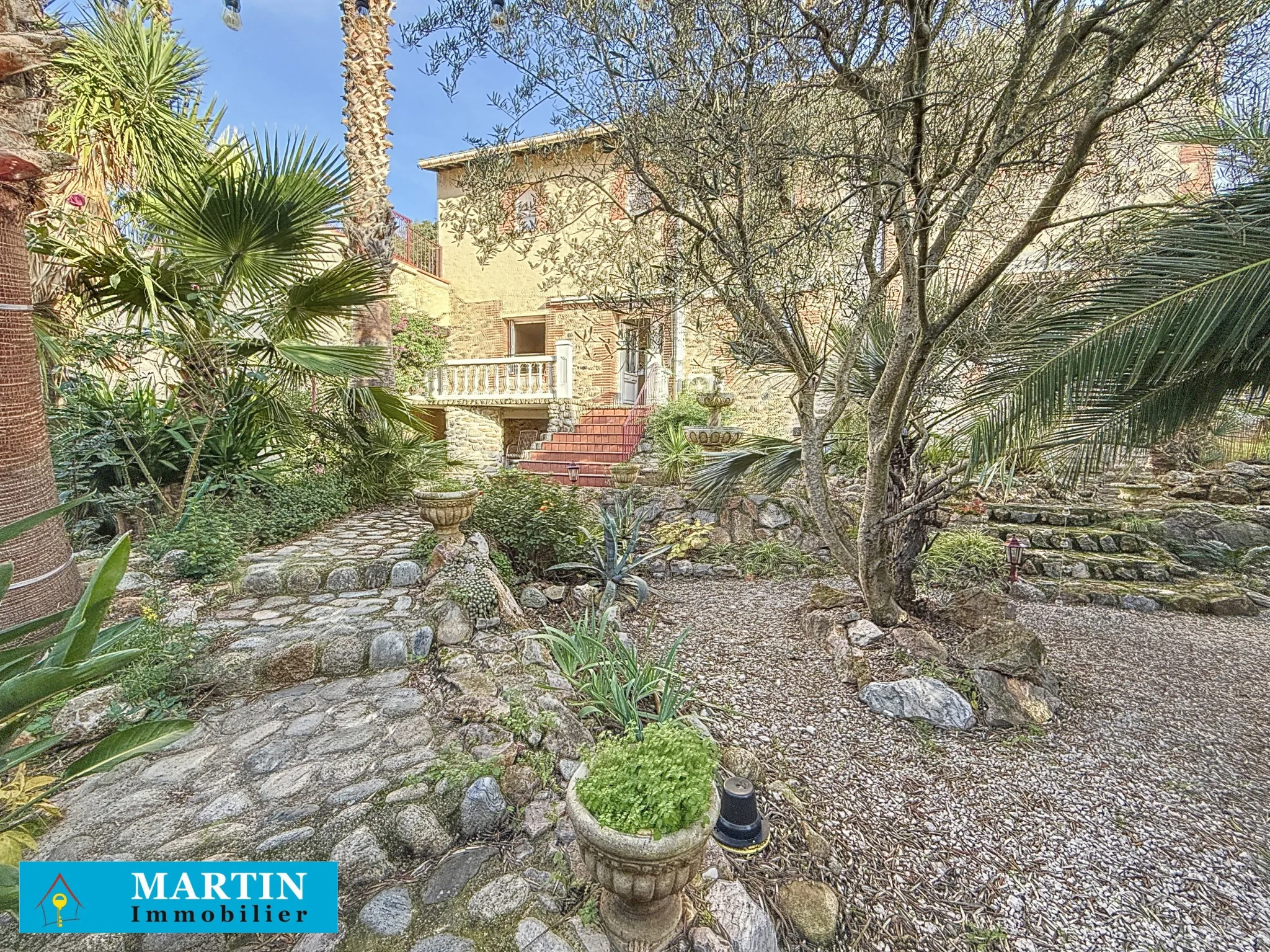 Maison rénovée avec jardin et garage à Maureillas Las Illas 