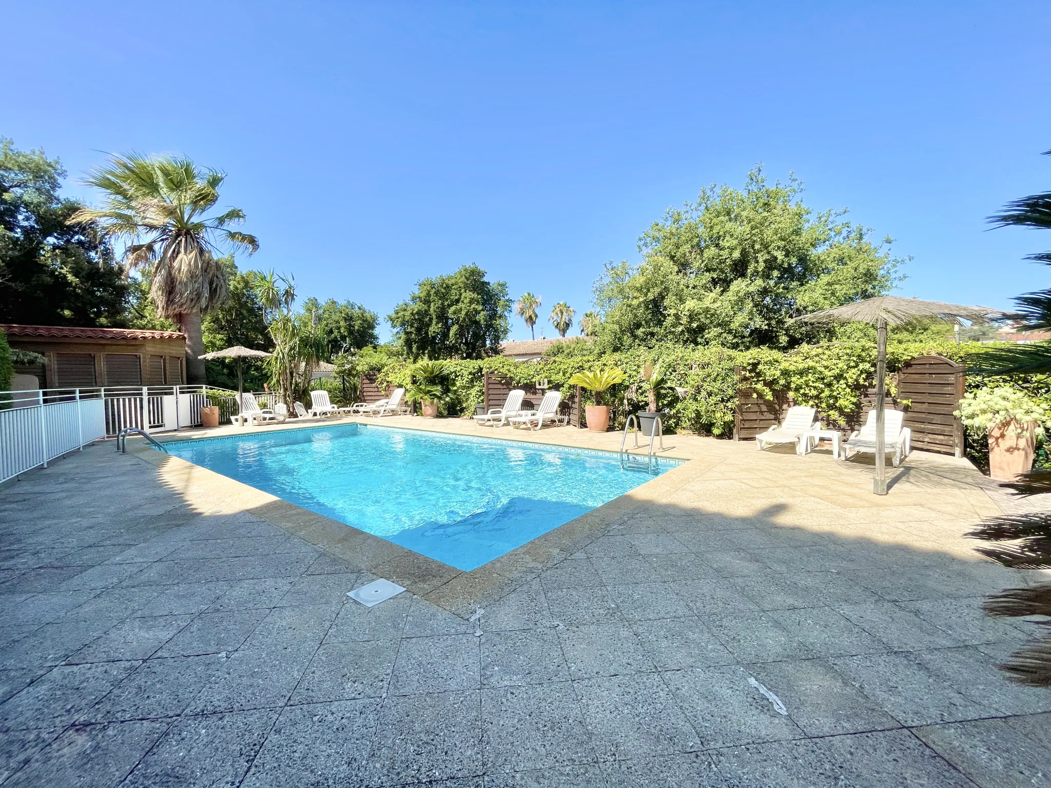 Appartement T1 20m² à Saint Aygulf avec piscine et terrasse