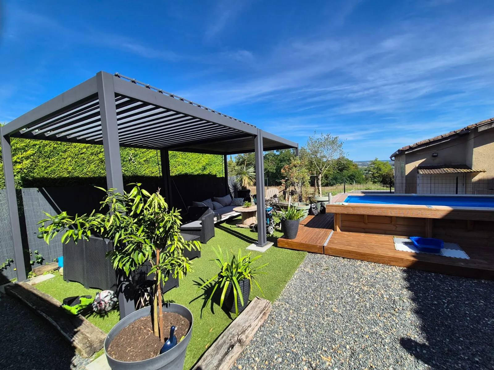 Charmante maison en pierre de 159 m² avec terrasse à Dieulivol 