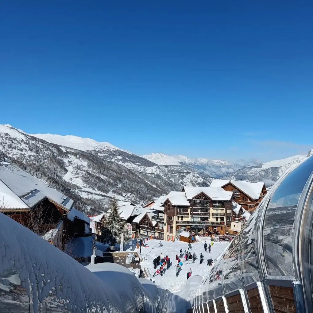 Investissement locatif en bail commercial avec appartement 2 pièces à Valmeinier 