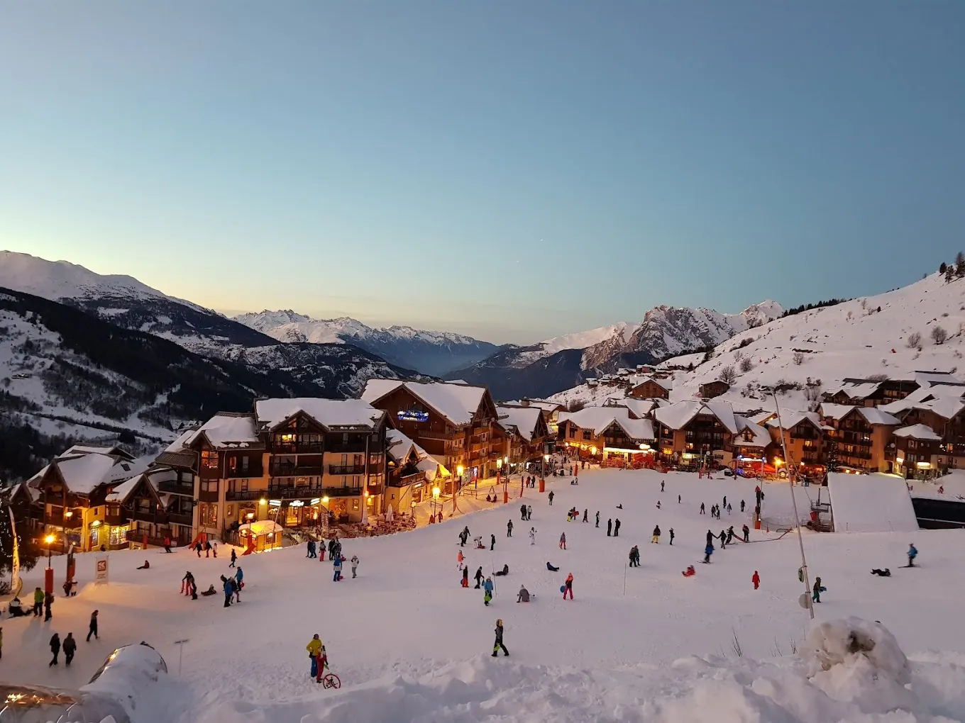 Investissement locatif en bail commercial avec appartement 2 pièces à Valmeinier 