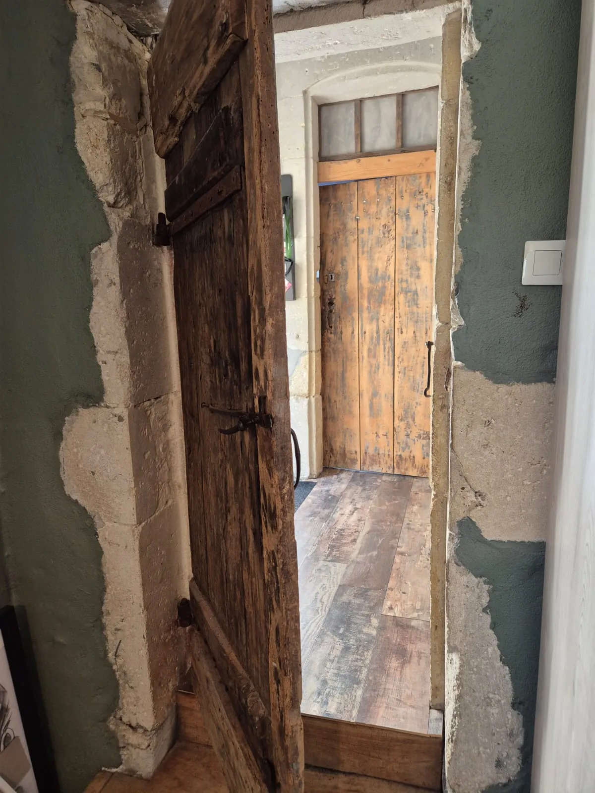 Charmante maison en pierre de 159 m² avec terrasse à Dieulivol 