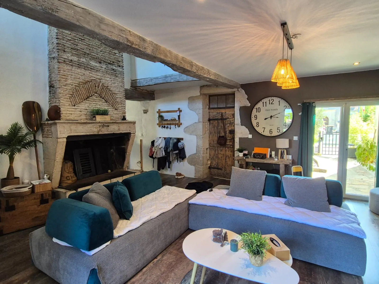 Charmante maison en pierre de 159 m² avec terrasse à Dieulivol 