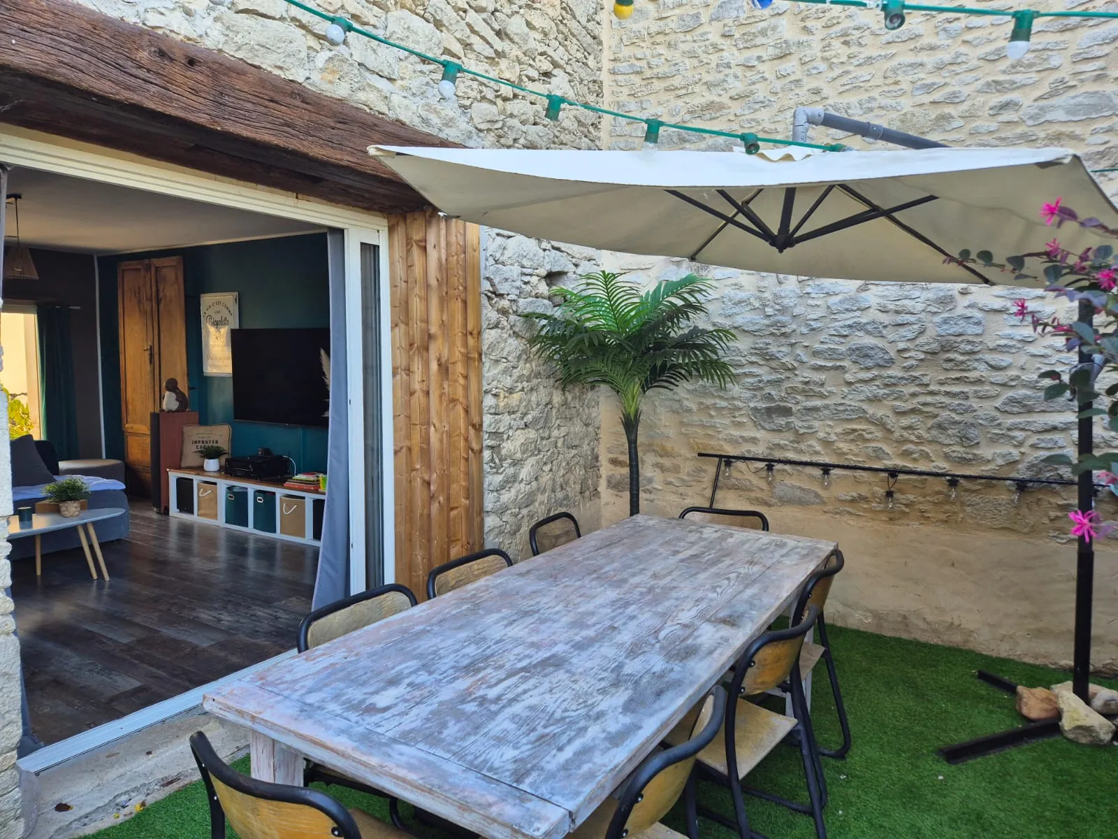 Charmante maison en pierre de 159 m² avec terrasse à Dieulivol 