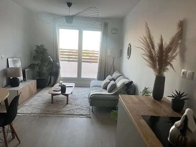 Appartement T4 duplex avec terrasses et stationnement à Nîmes, secteur Mont Duplan