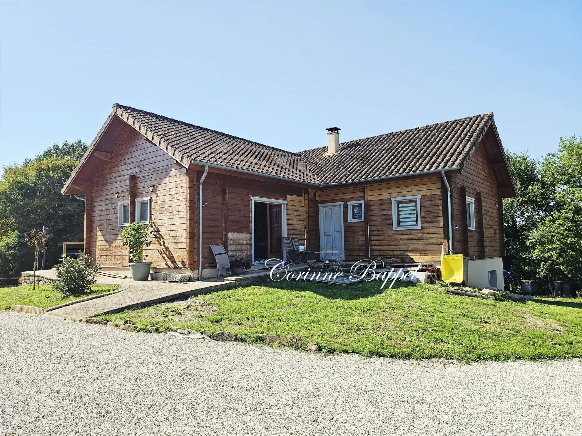 Maison spacieuse et lumineuse avec volume en vente à Chalais 24800