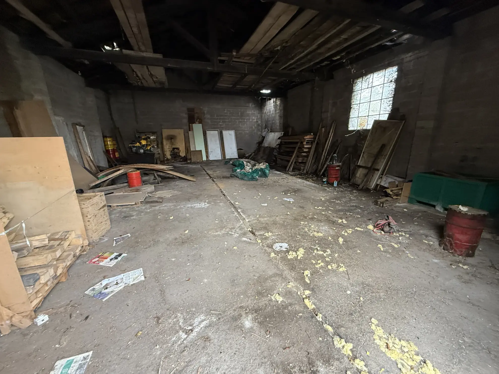 Local artisanal et hangar à vendre à Saint Affrique sur terrain de 1579 m² 