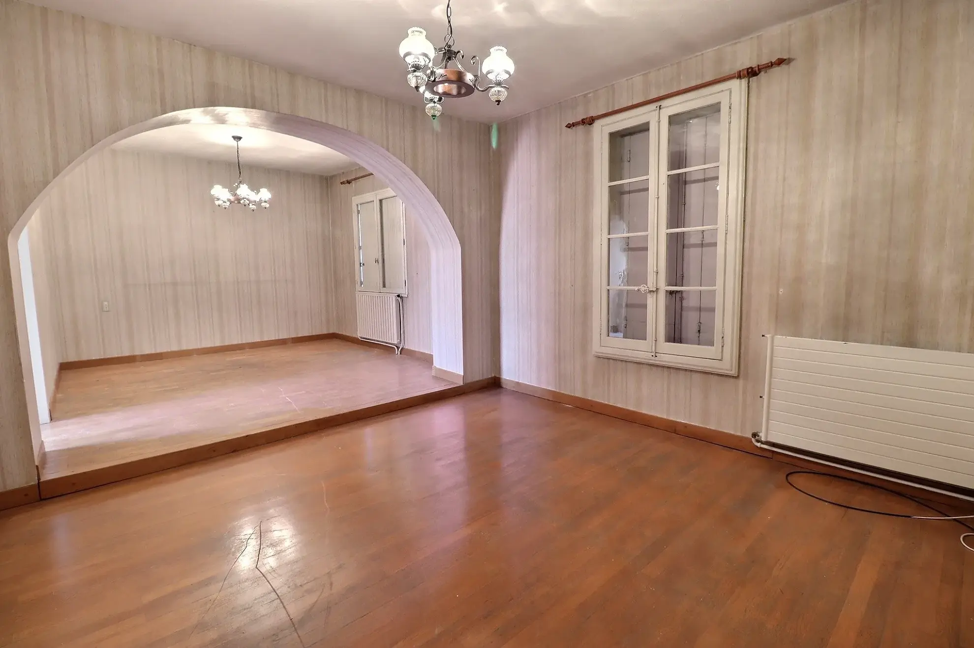 Maison de ville à vendre à Lunel - 140 m² avec cour et potentiel de rénovation