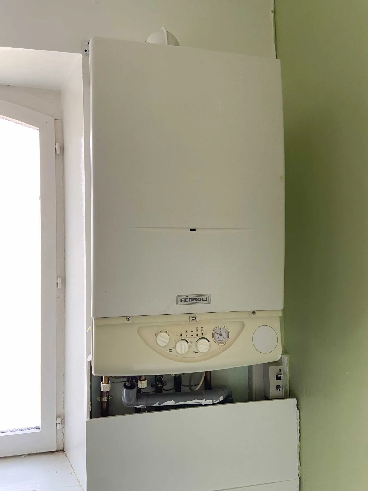 Bel appartement lumineux à Jeumont, idéalement situé avec grande pièce de vie et chambre spacieuse 